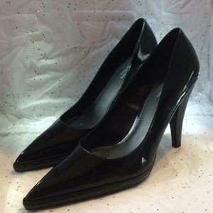 Simple Vera Black Patent leather pumps size 10M